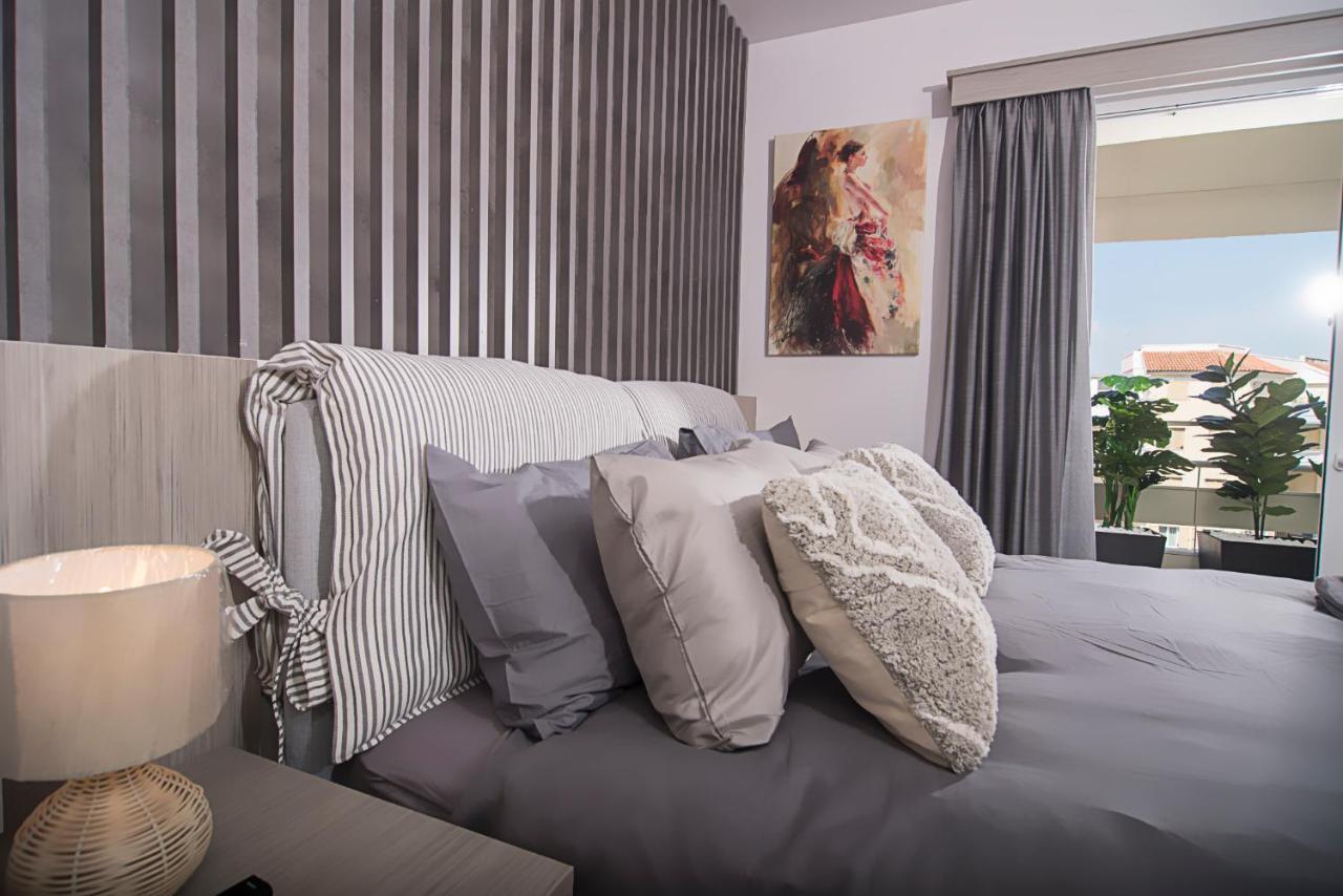 Urban Chic Luxury At The City Center Kalamata Exteriör bild
