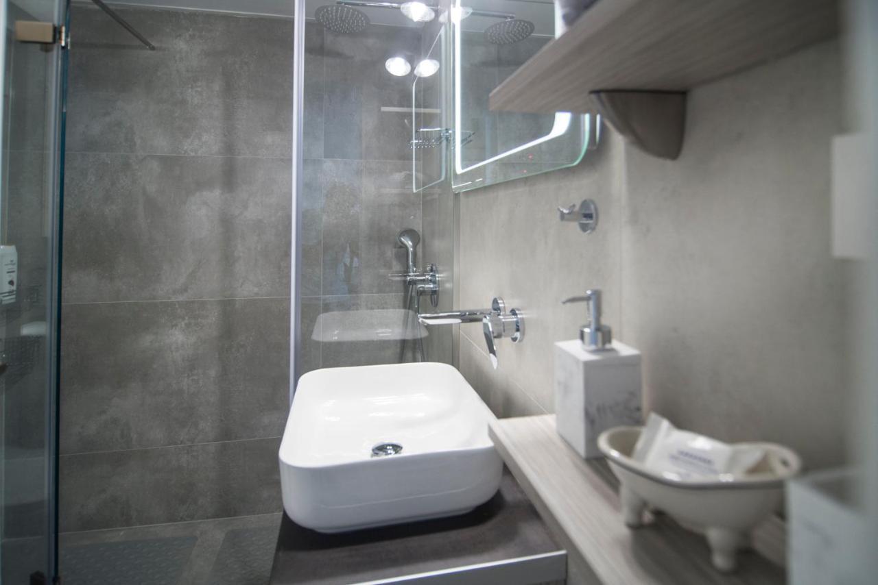Urban Chic Luxury At The City Center Kalamata Exteriör bild